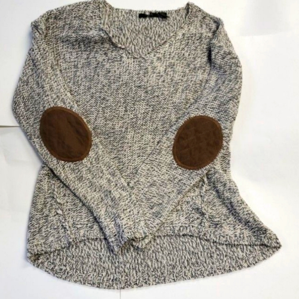NEW sweater White and Grey RDI Small